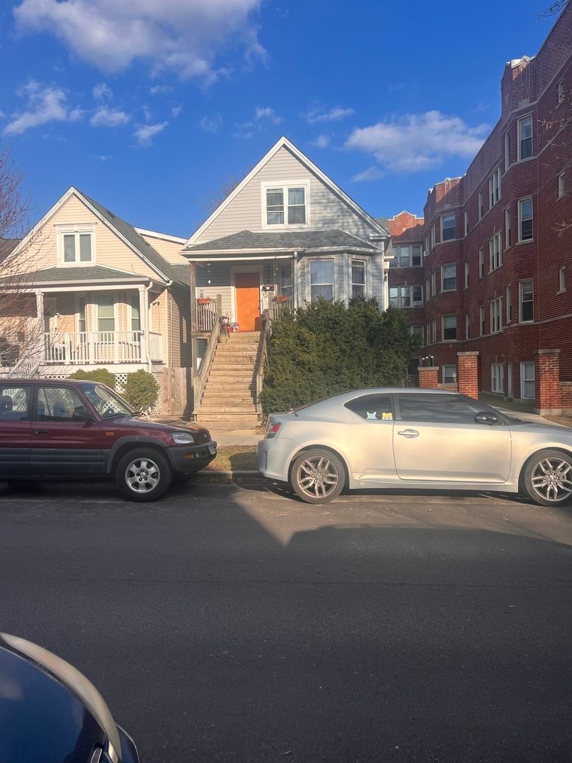 4039 Central Park Avenue, Chicago, IL 60618