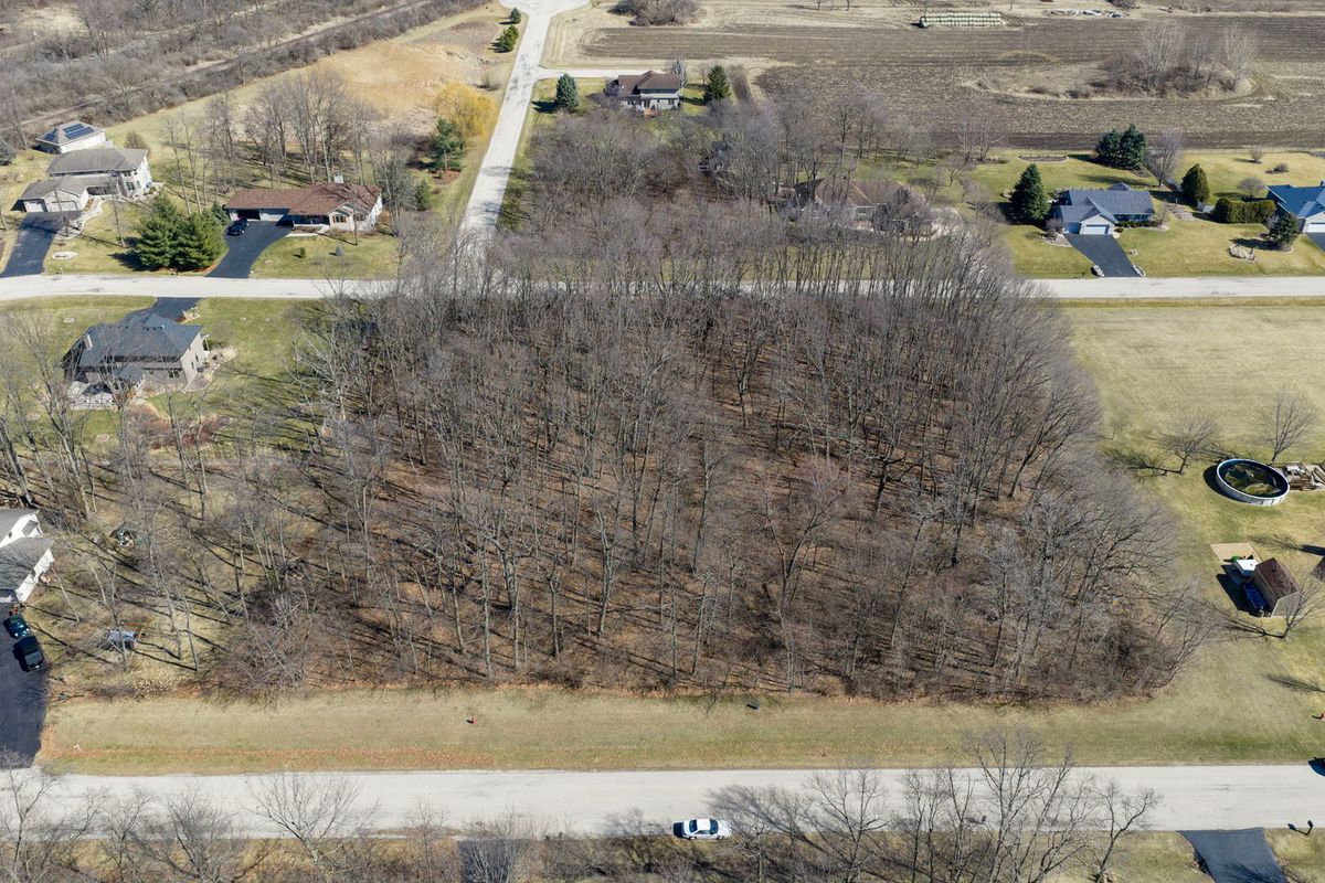 203 Kyle Lane, Kirkland, IL 60146