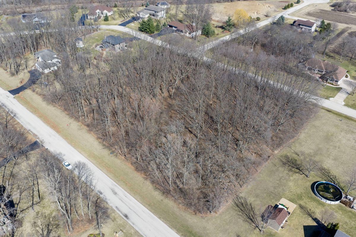 203 Kyle Lane, Kirkland, IL 60146