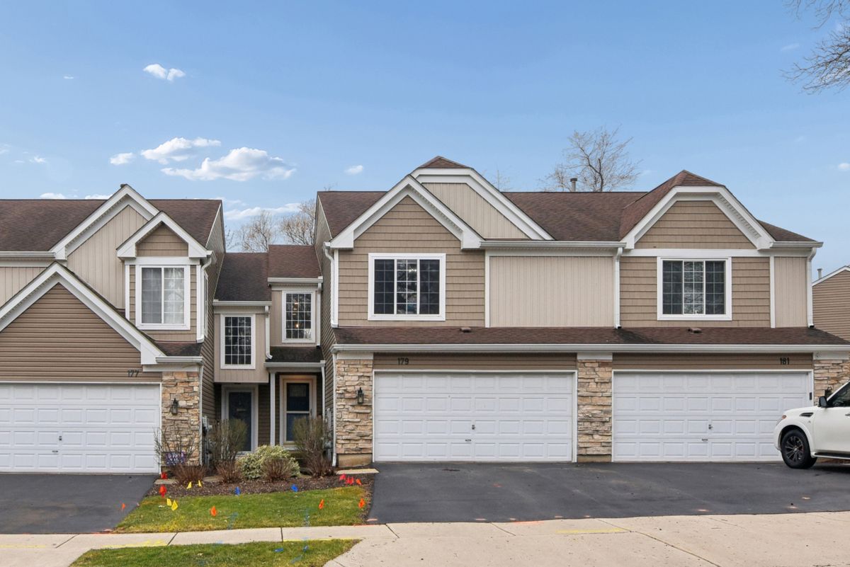 179 Locksley Drive, Streamwood, IL 60107