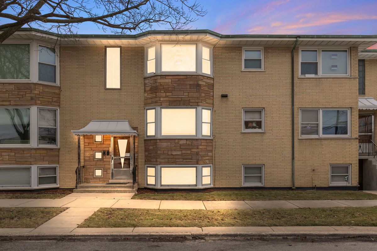 6401 52nd Street, Chicago, IL 60638