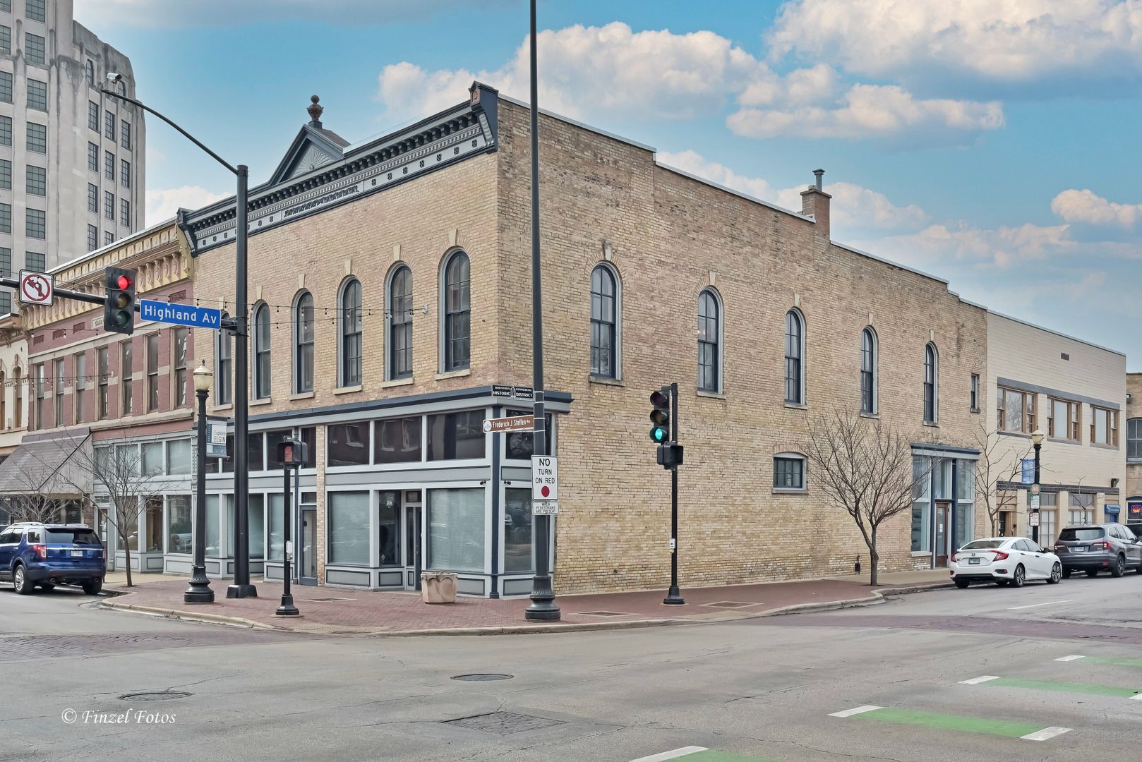 20-24 Douglas Avenue — Elgin, IL 60120