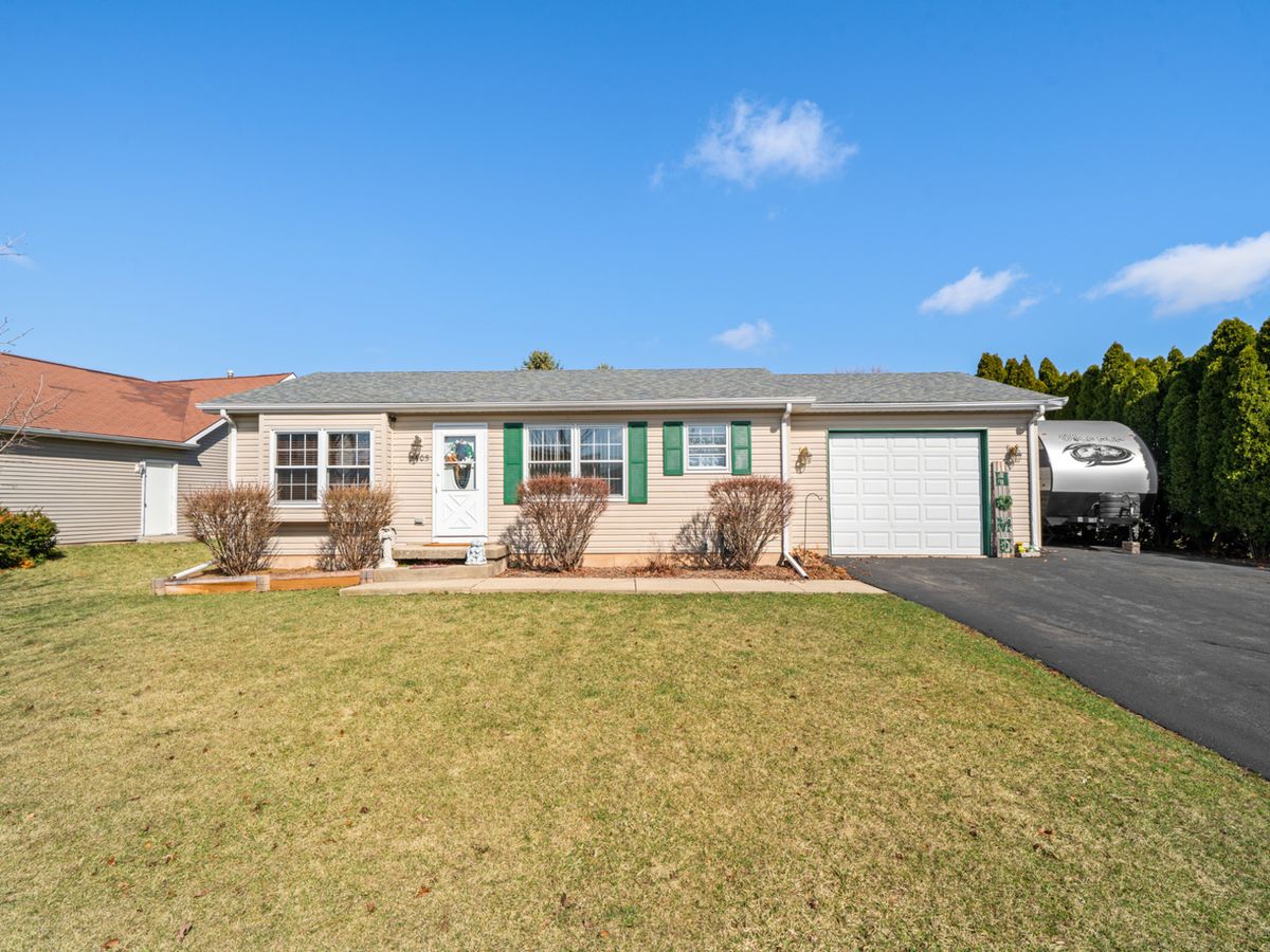 2405 Glen Circle East, Sycamore, IL 60178