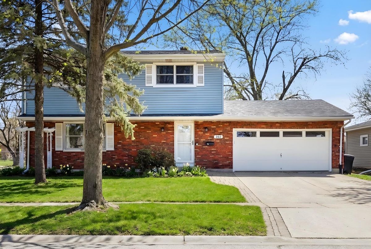 203 Fairview Drive, St. Charles, IL 60174