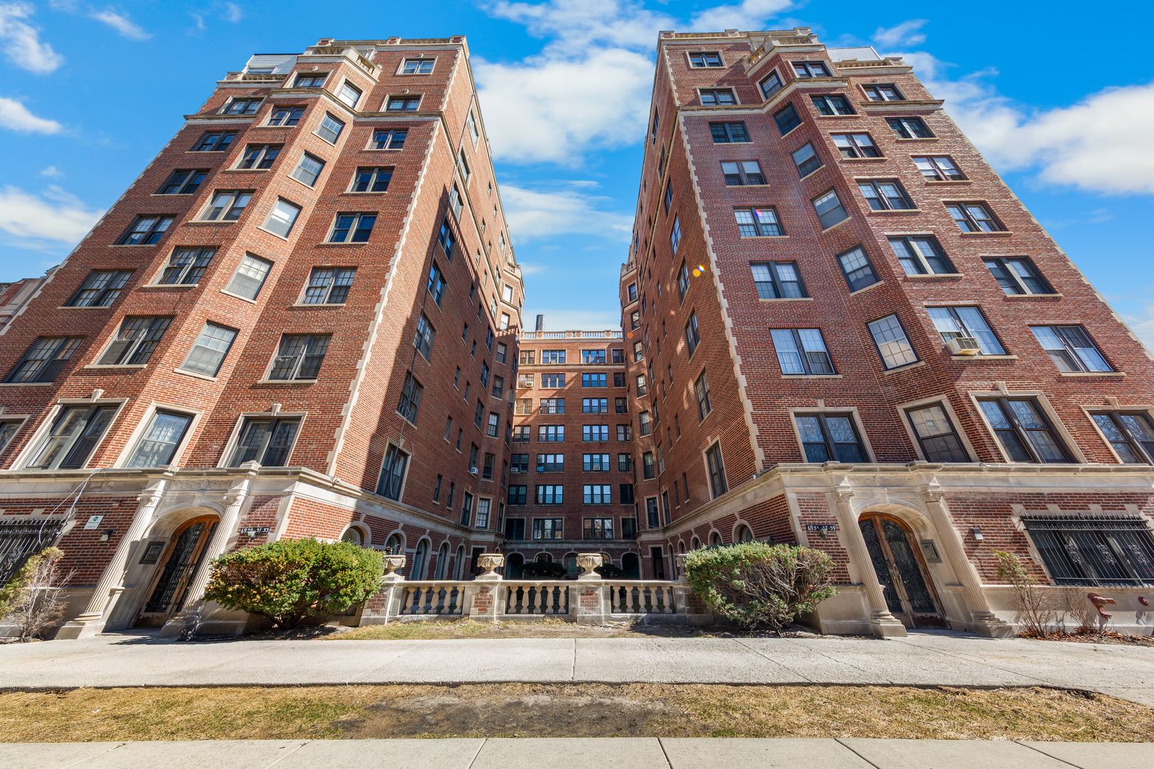 6935 S Crandon Avenue #8D — Chicago, IL 60649