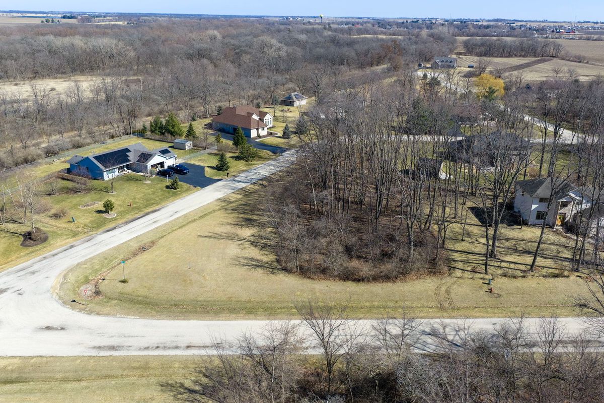 302 Kurt Lane, Kirkland, IL 60146