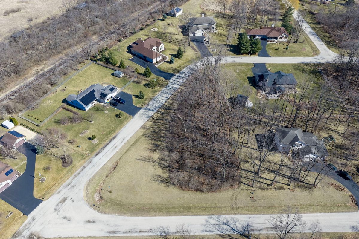 302 Kurt Lane, Kirkland, IL 60146