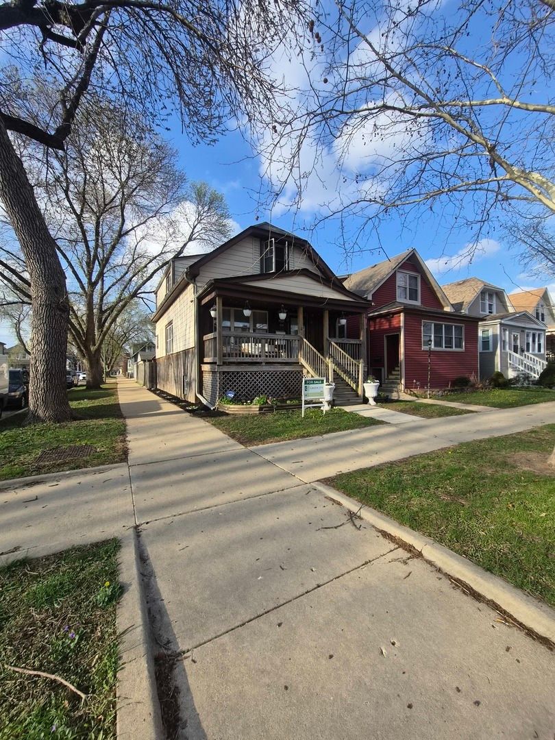 5758 Warwick Avenue, Chicago, IL 60634