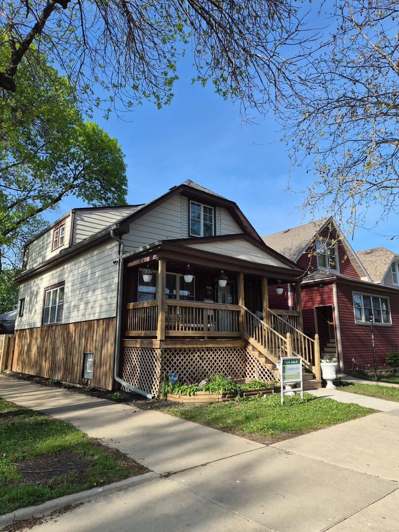 5758 W Warwick Avenue — Chicago, IL 60634