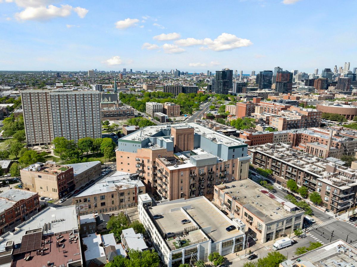 1645 Ogden Avenue, Chicago, IL 60612