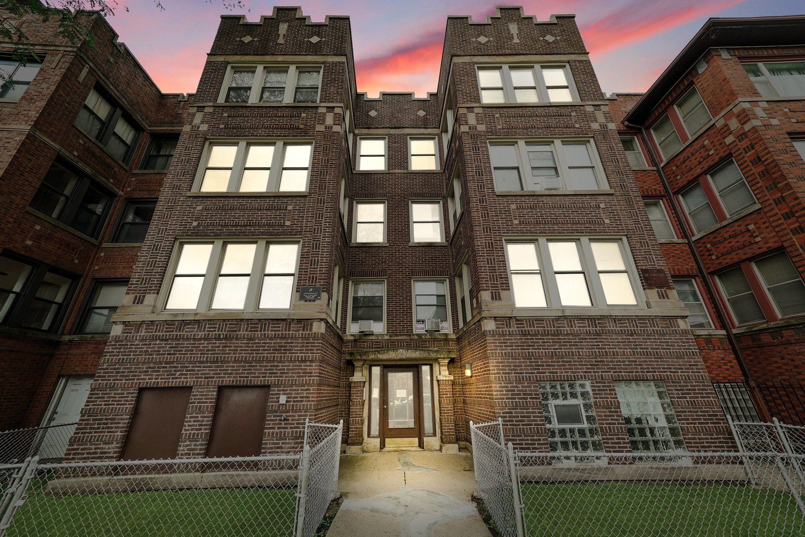 7220 S Yates Boulevard — Chicago, IL 60649