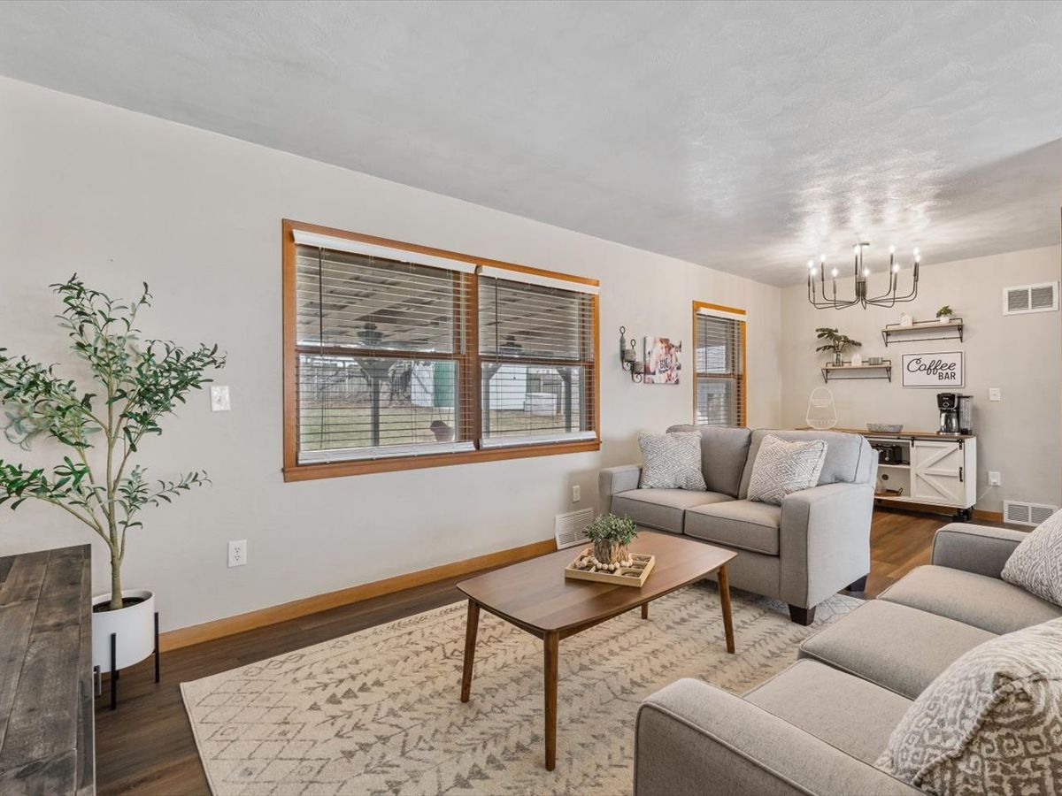 709 W Main Street, Reynolds, IL 61279