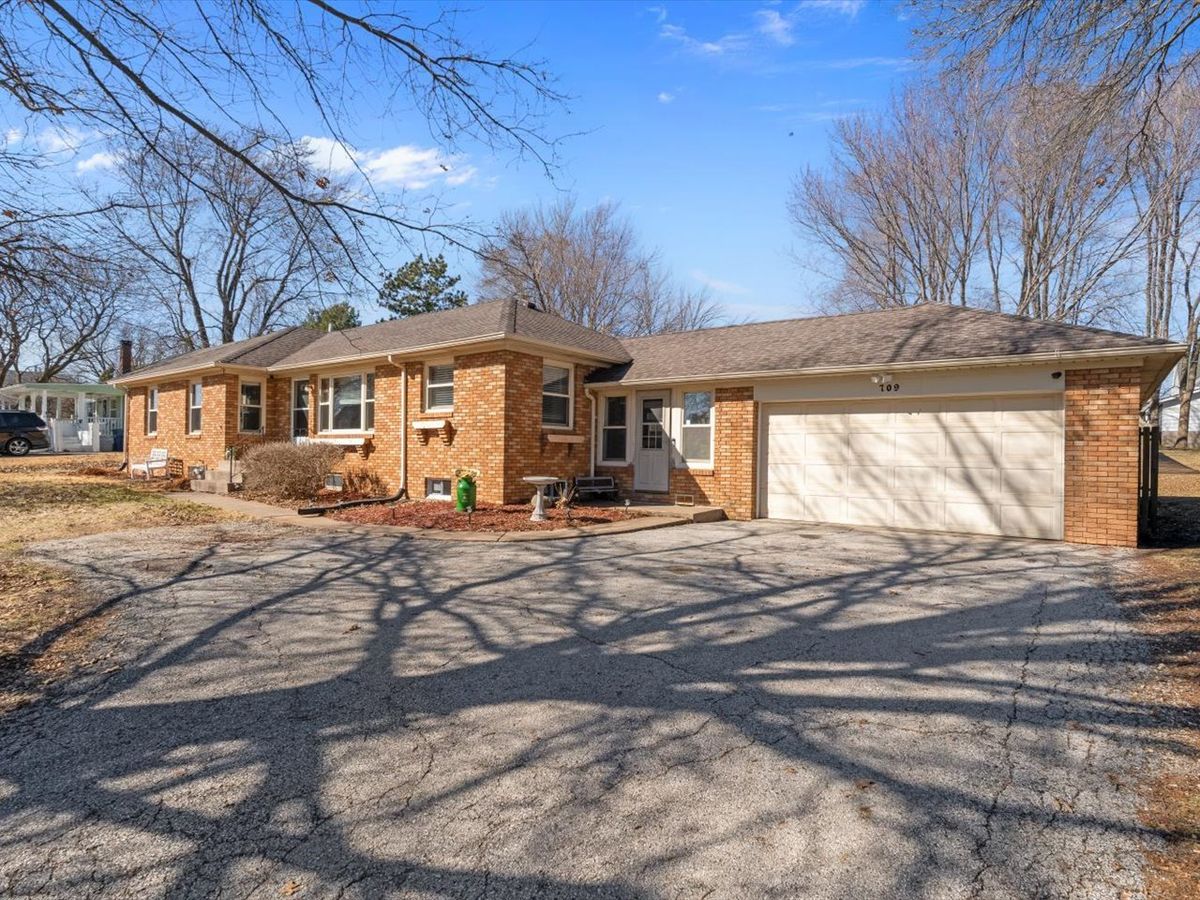 709 W Main Street, Reynolds, IL 61279