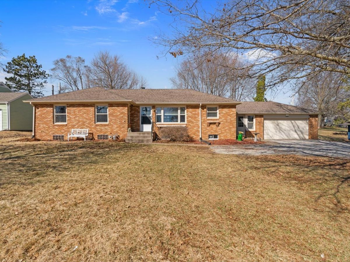 709 Main Street, Reynolds, IL 61279