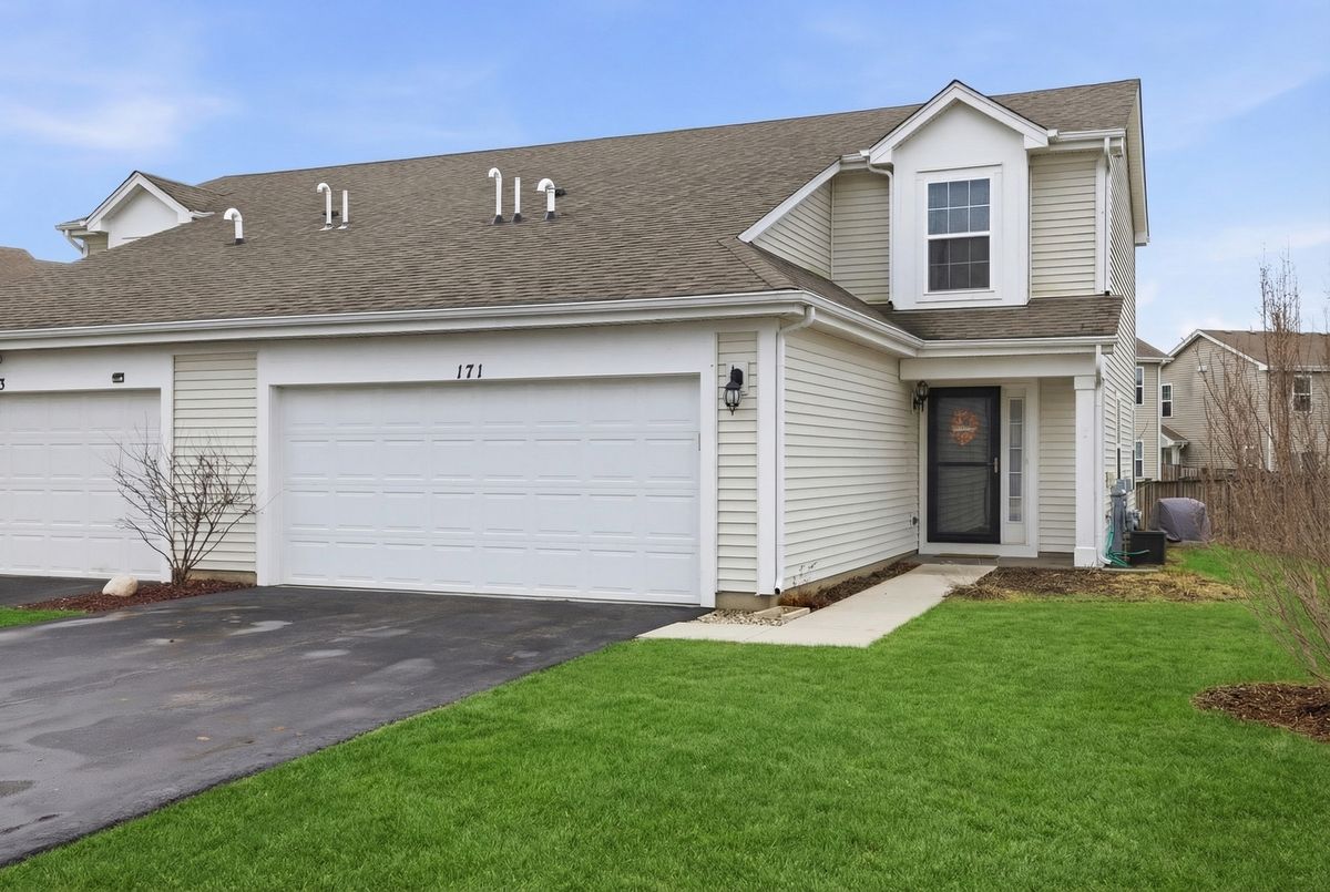171 Maryland Lane, Pingree Grove, IL 60140