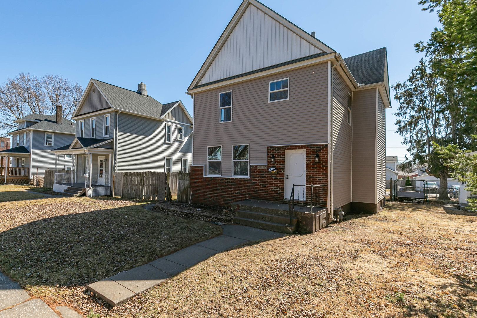 2015 W 5th Street — Davenport, IA 52802