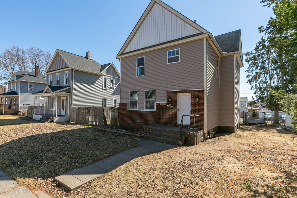 2015 5th Street, Davenport, IA 52802