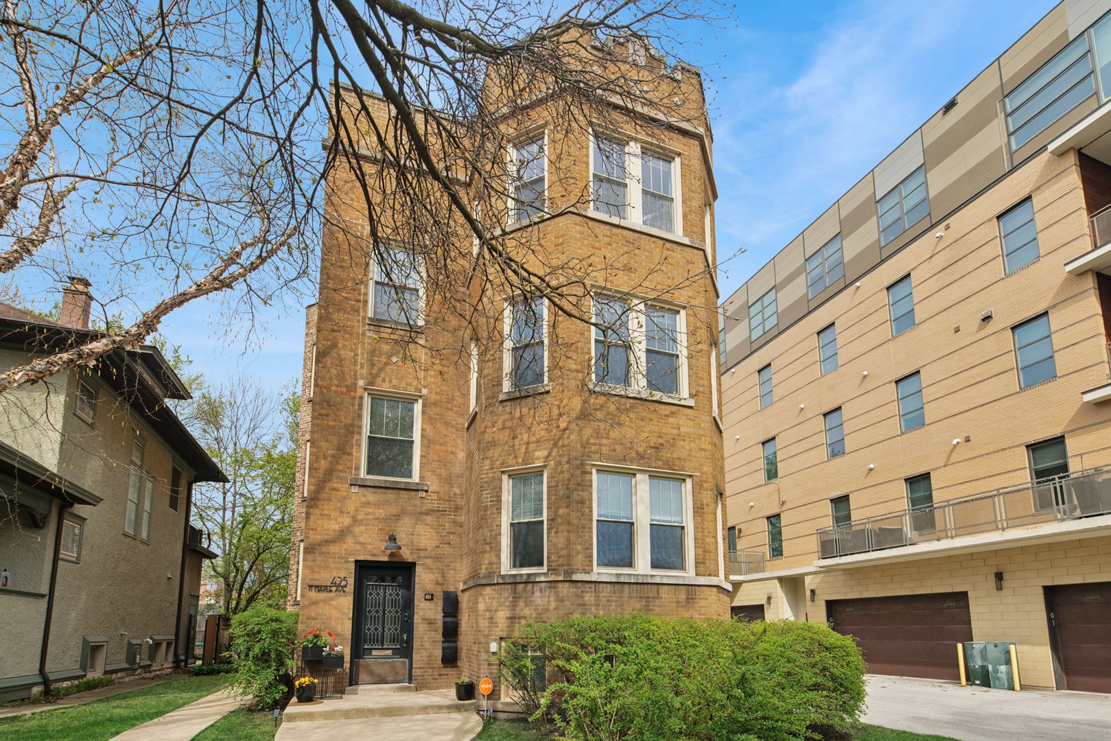425 N MAPLE Avenue — Oak Park, IL 60302