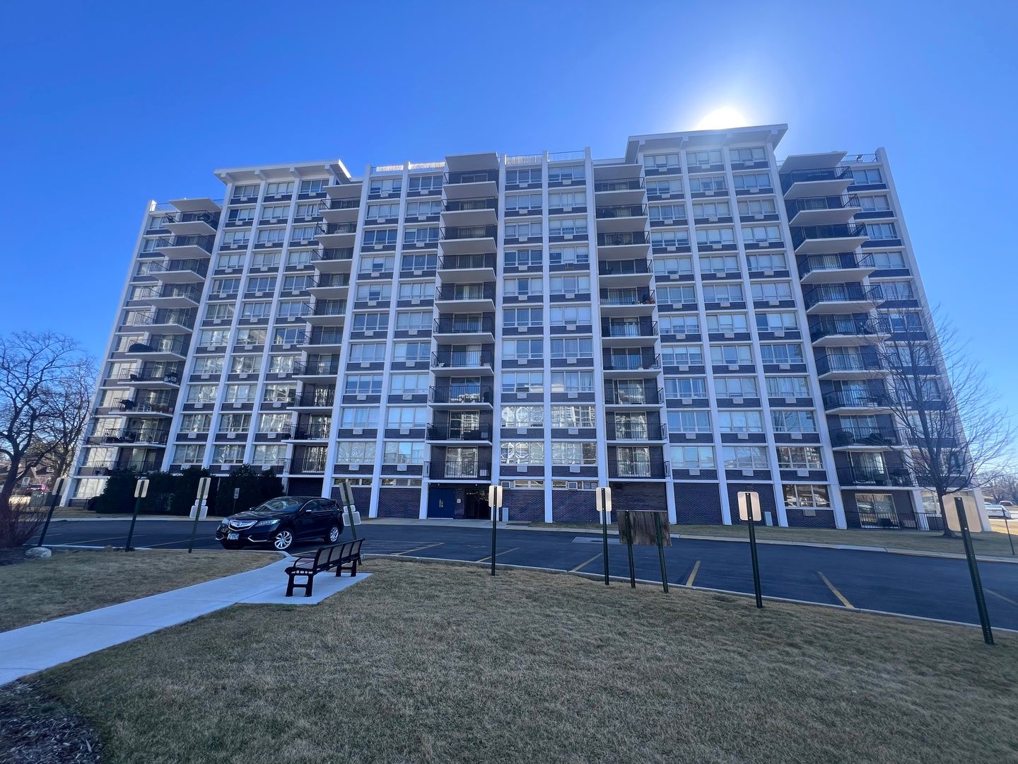 8809 Golf Road #7H — Niles, IL 60714