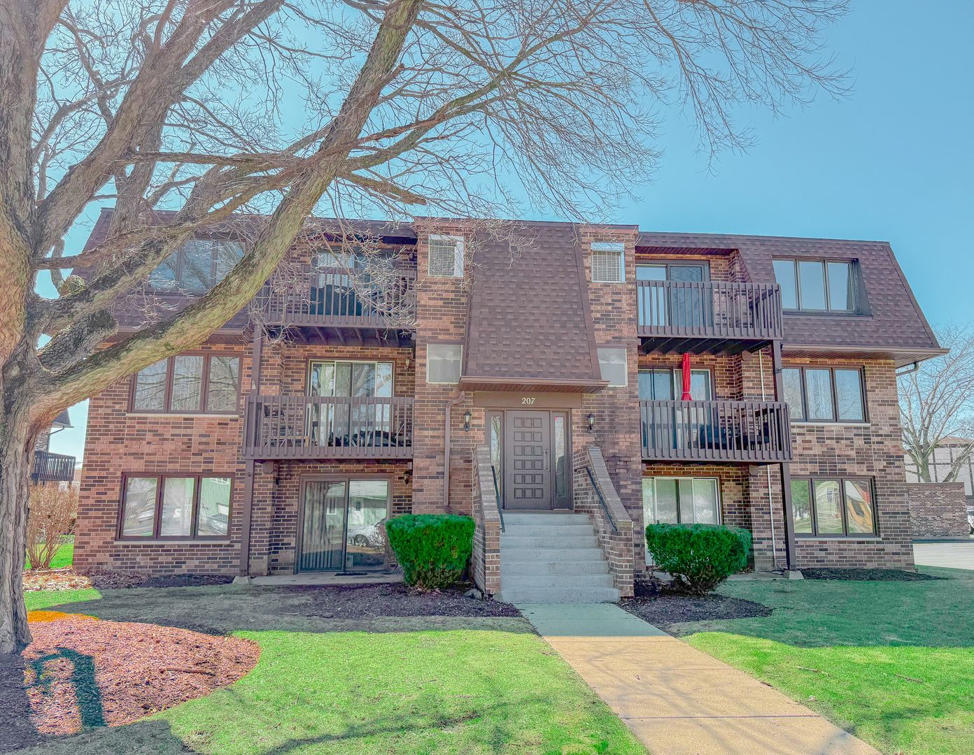 207 Uteg Street — Crystal Lake, IL 60014