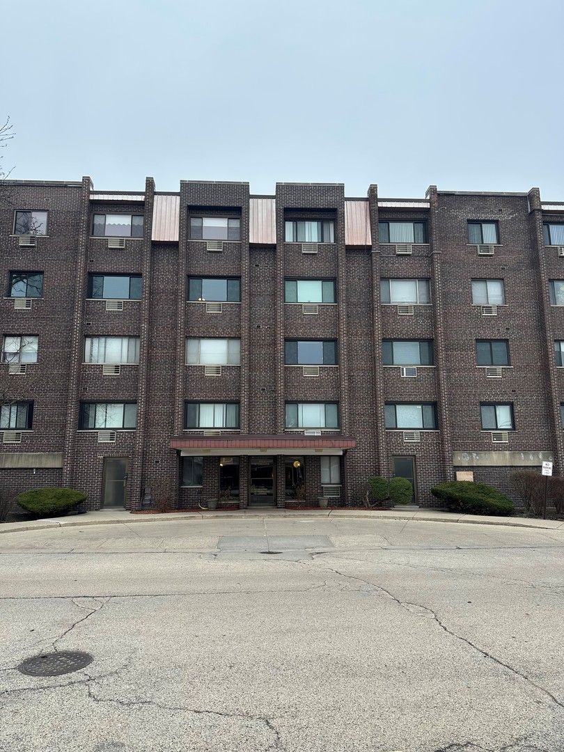 4623 N Chester Avenue #311 — Chicago, IL 60656