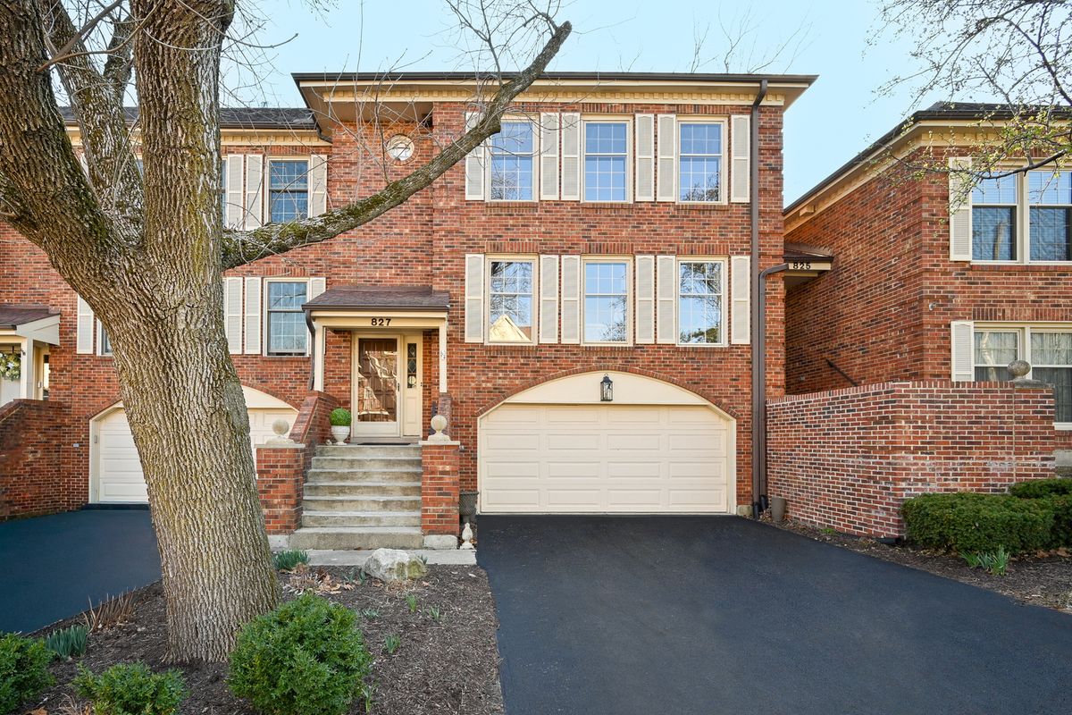 827 Driveway, Glen Ellyn, IL 60137