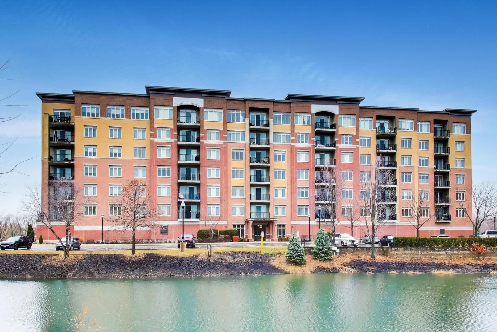 1199 E Port Clinton Road #311 — Vernon Hills, IL 60061