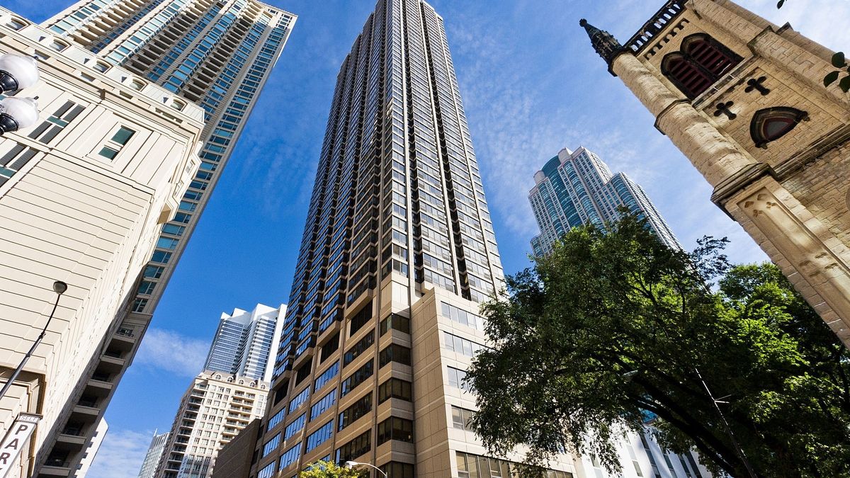 30 Huron Street, Chicago, IL 60611