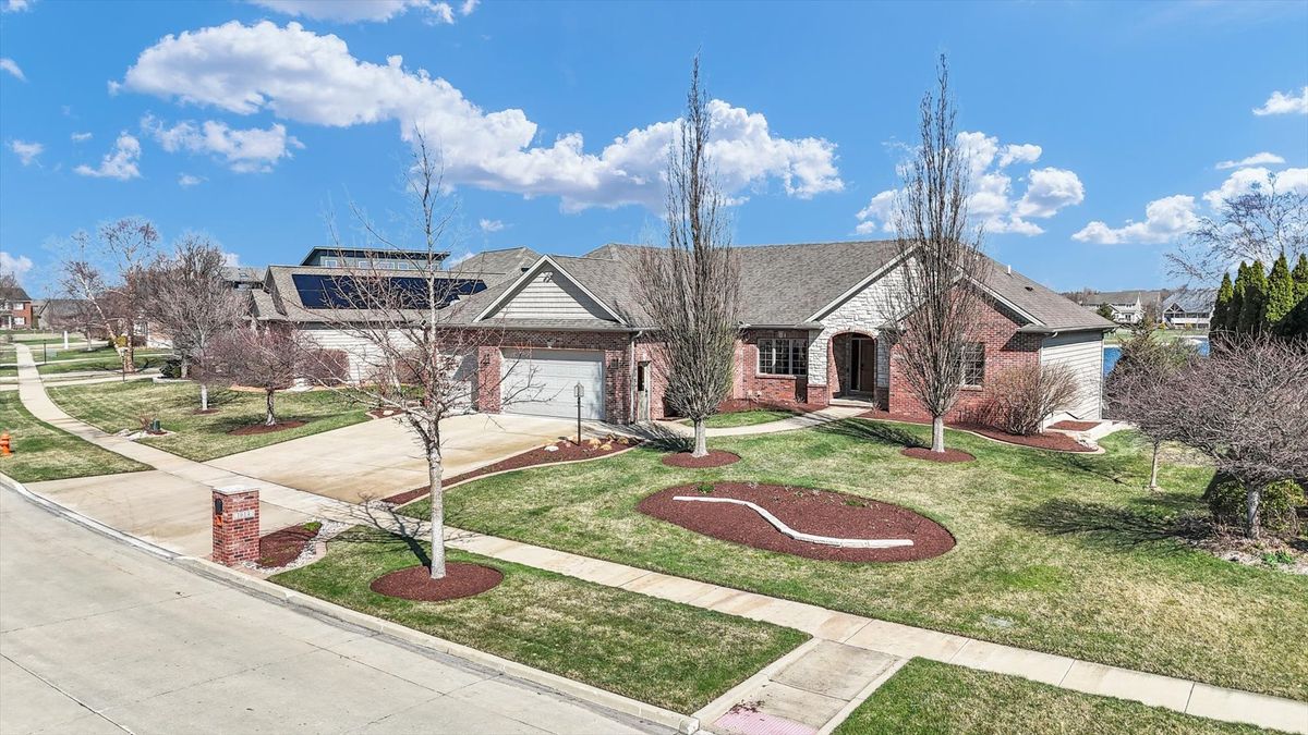 1614 English Oak Drive, Champaign, IL 61822