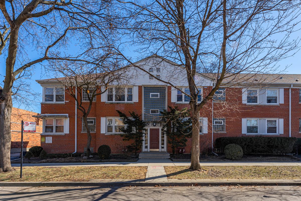 6607 Damen Avenue, Chicago, IL 60645