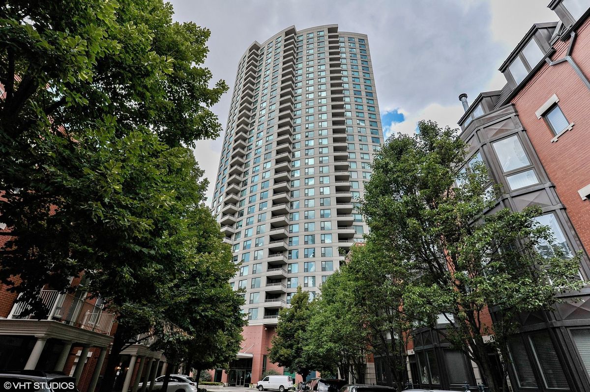 501 Clinton Street, Chicago, IL 60654