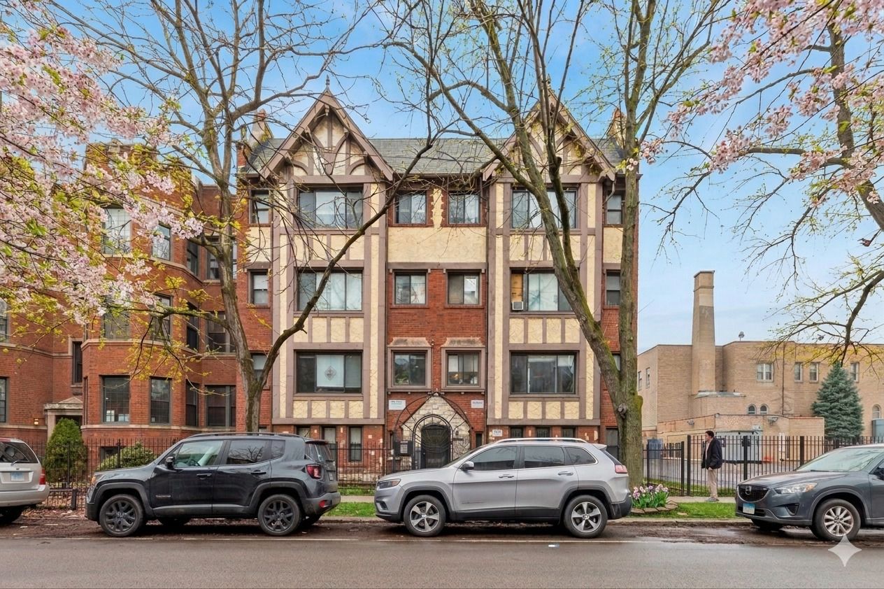 6912 N Ashland Avenue — Chicago, IL 60626