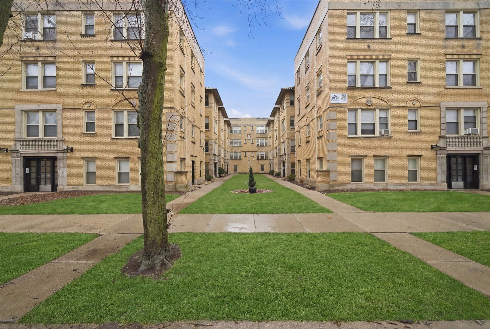 7520 Seeley Avenue — Chicago, IL 60645
