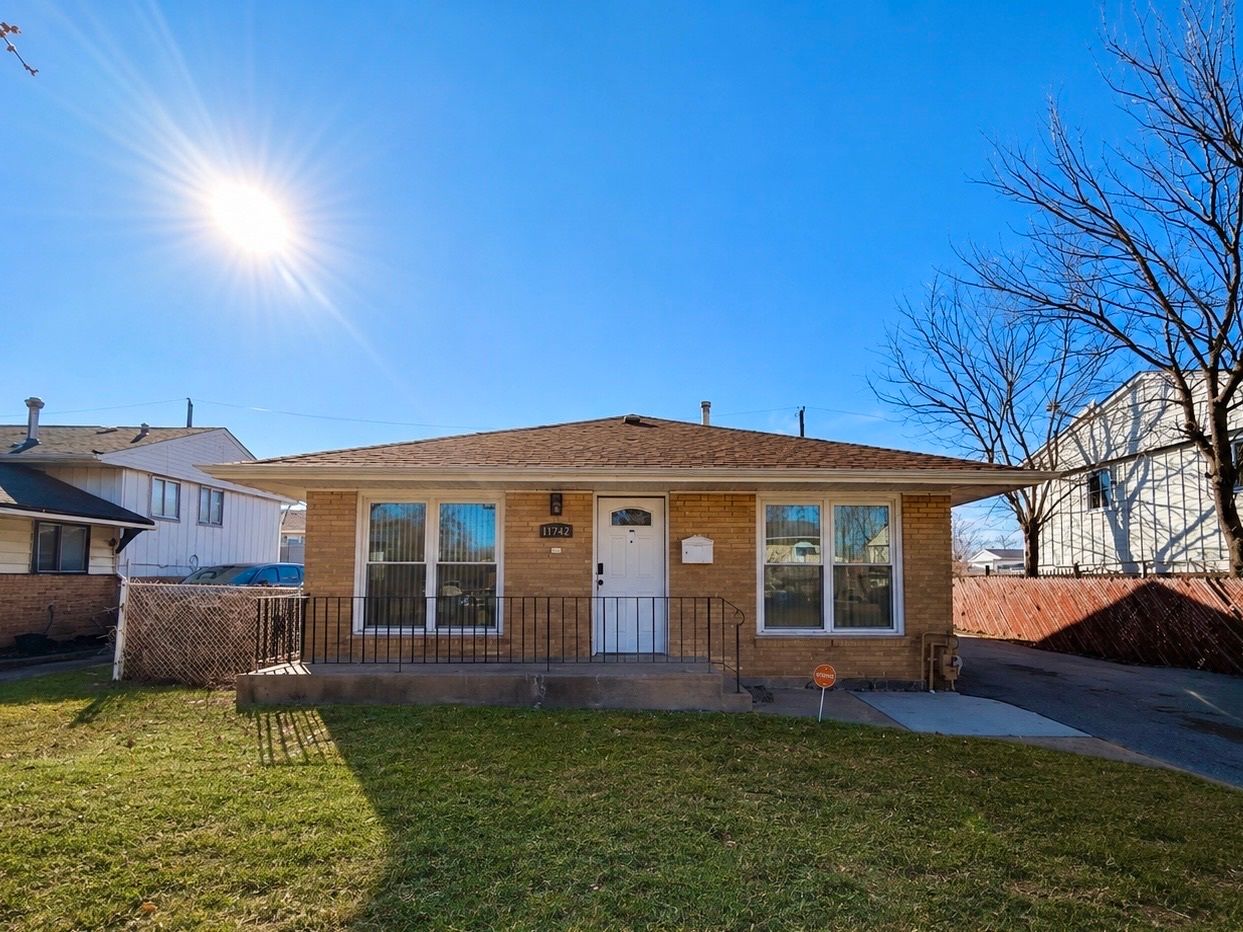 11742 S Racine Avenue — Chicago, IL 60643
