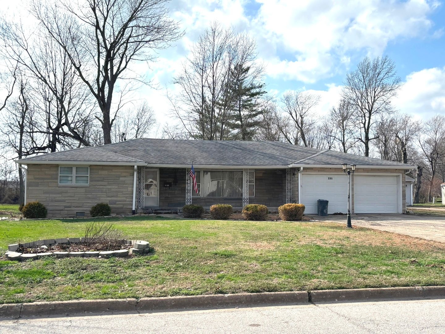 331 N Illinois Avenue — Salem, IL 62881