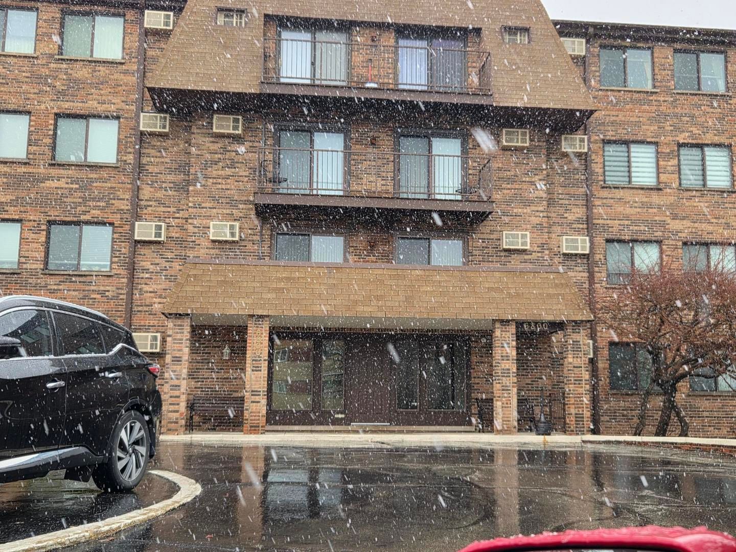 6800 W Raven Street #205 — Chicago, IL 60631
