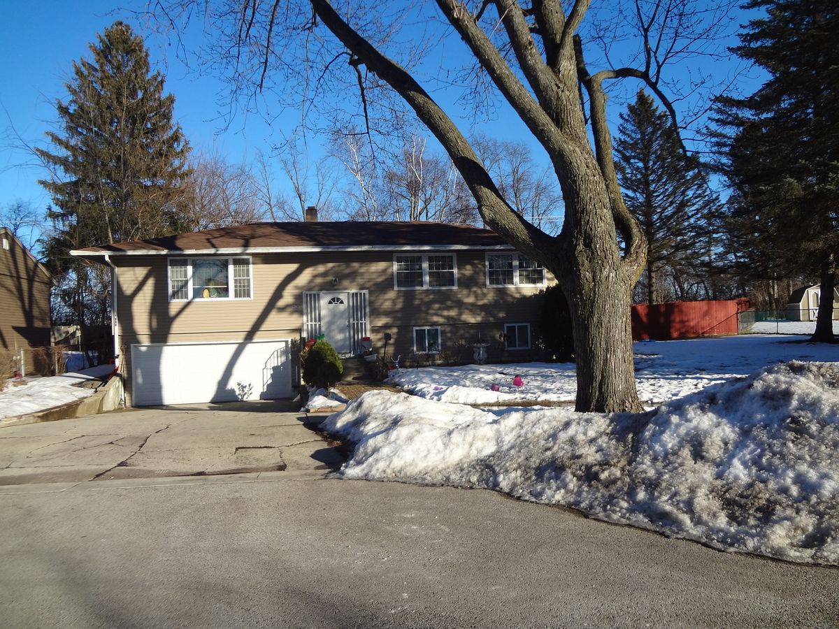 1626 Marlboro Circle, Carpentersville, IL 60110