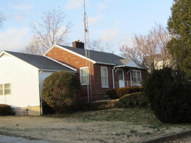 423 3rd Street, Rosiclare, IL 62982
