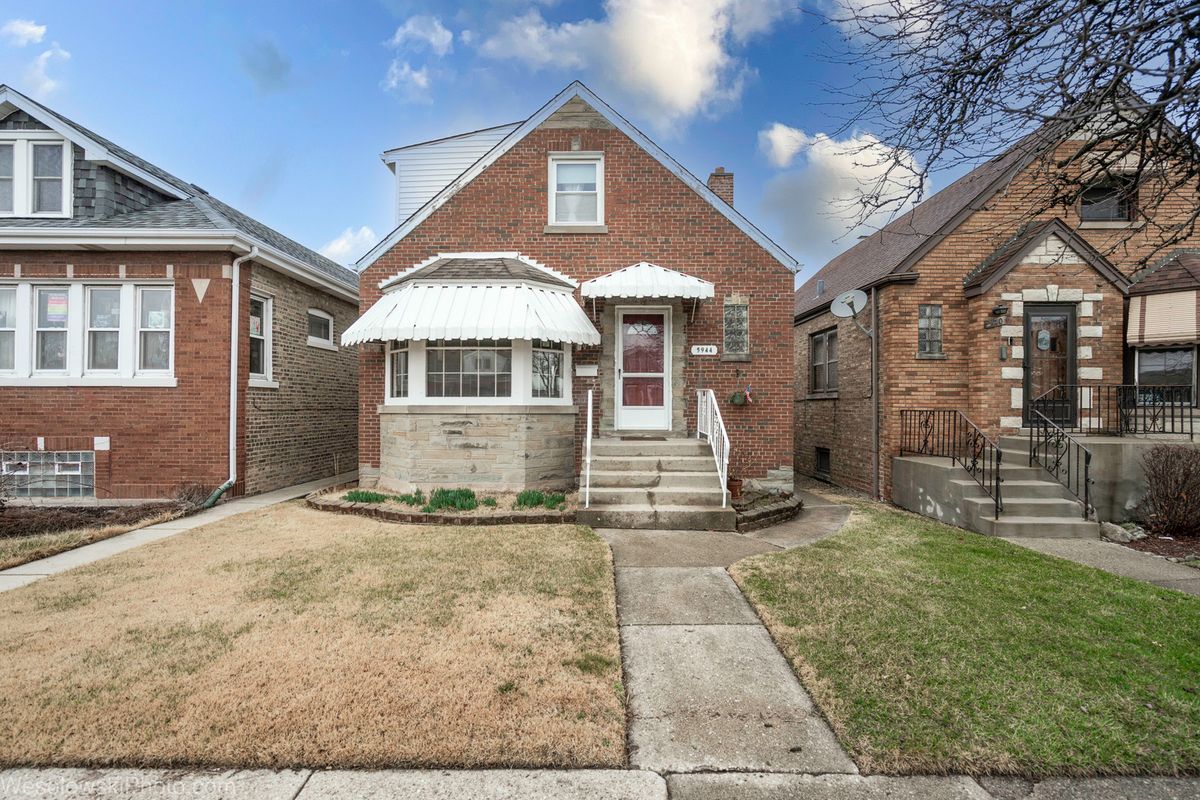 5944 Foster Avenue, Chicago, IL 60630
