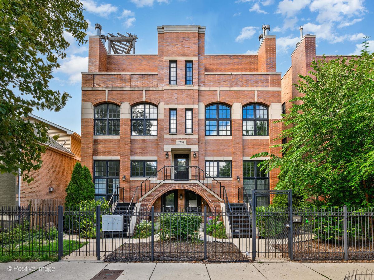 1718 Superior Street, Chicago, IL 60622