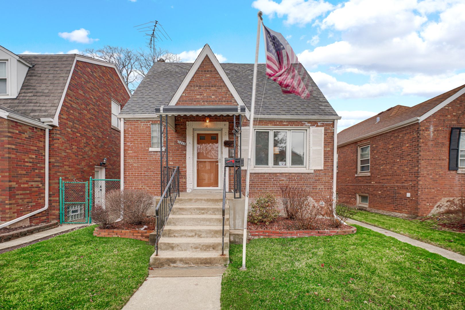 5235 S Monitor Avenue — Chicago, IL 60638