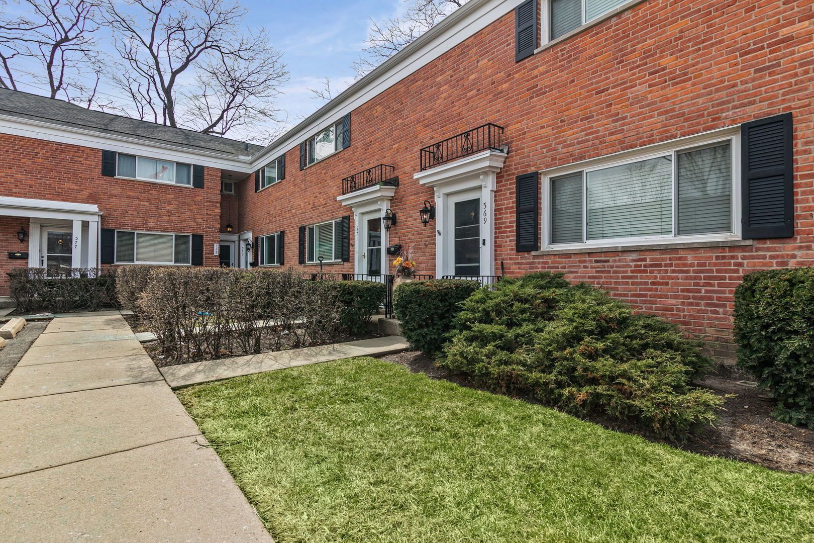 573 Shorely Drive — Barrington, IL 60010
