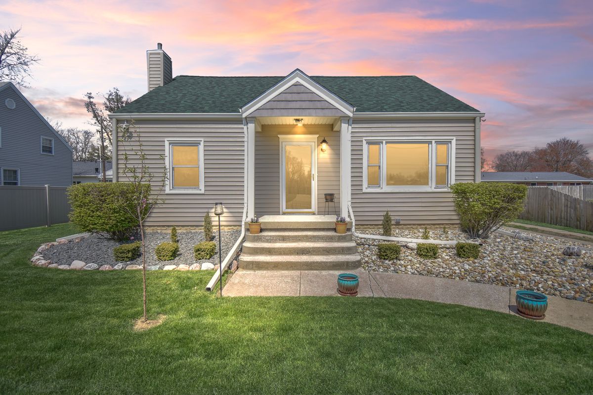 2110 Oakland Avenue, Bloomington, IL 61701