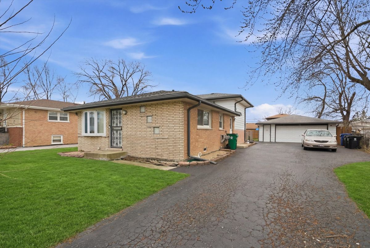 7705 80th Place, Bridgeview, IL 60455