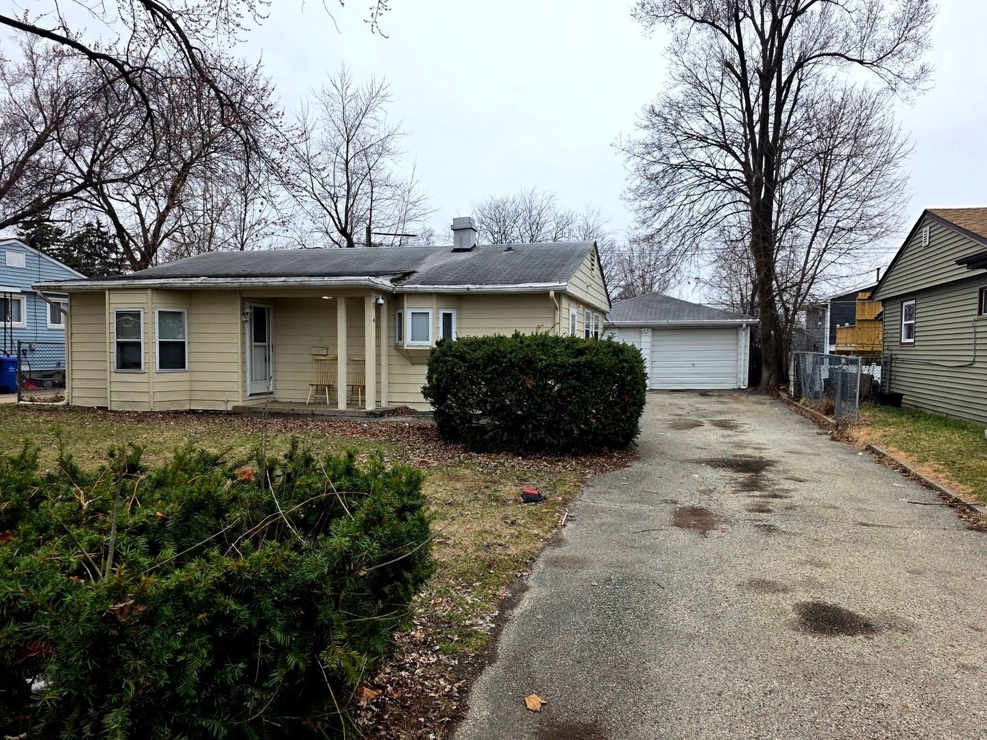 28 Hickory Drive — Carpentersville, IL 60110