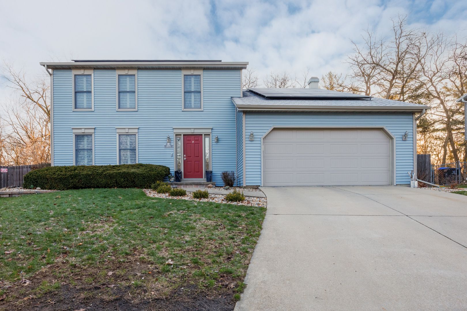 2004 Hidden Lake Road — Bloomington, IL 61704