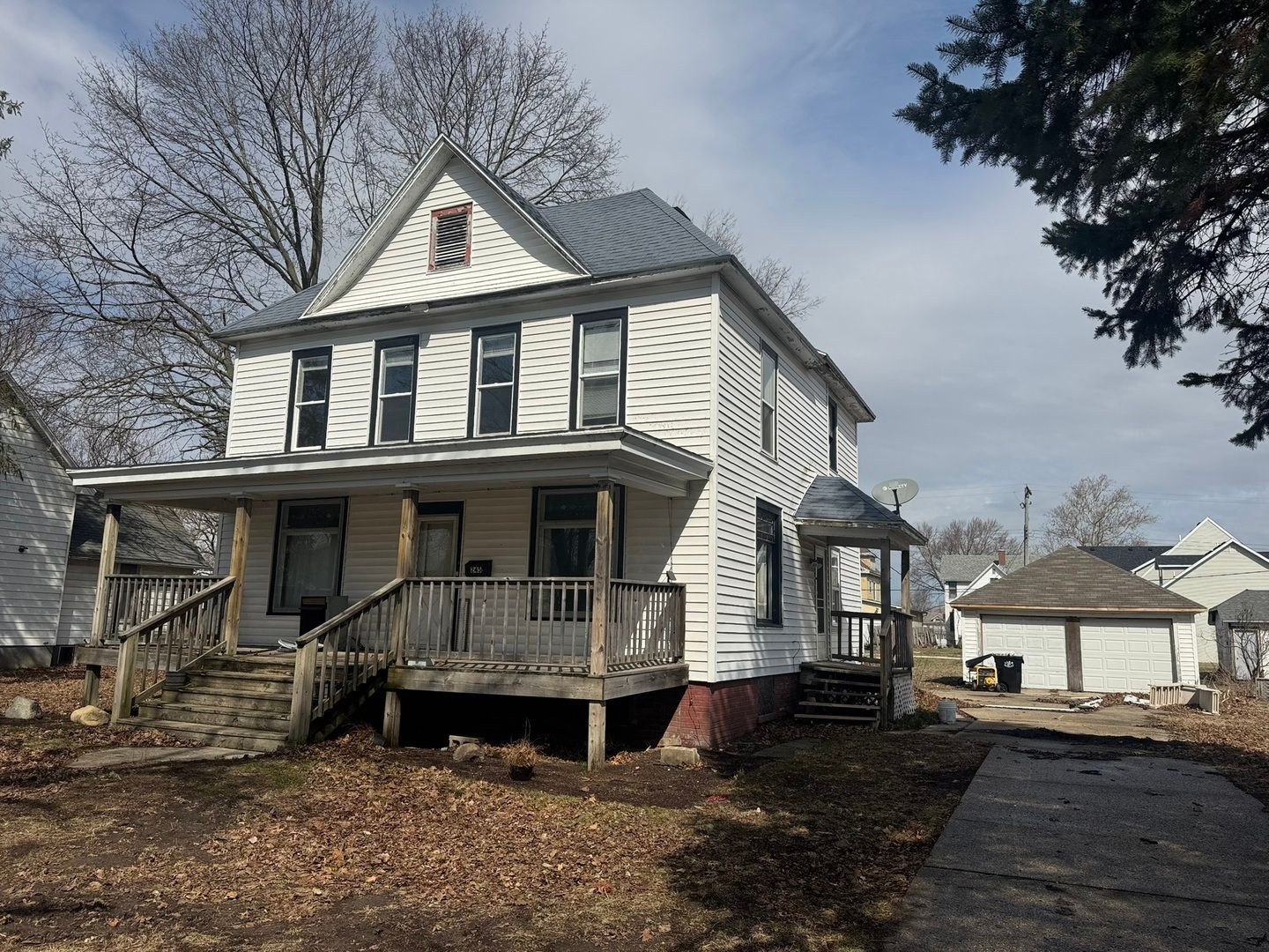 245 E Orleans Street E — Paxton, IL 60957