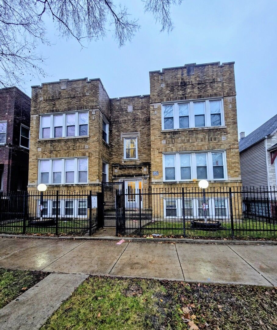 6336 Albany Avenue, Chicago, IL 60629