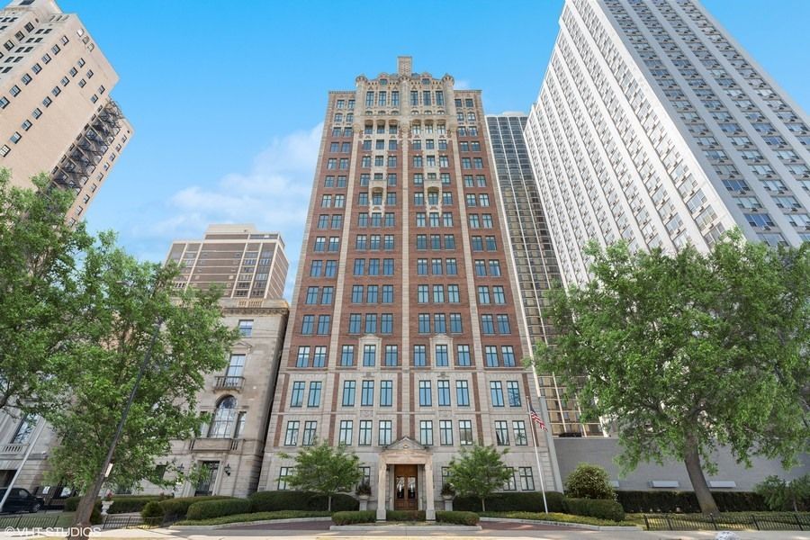 1540 N Lake Shore Drive #8N — Chicago, IL 60610