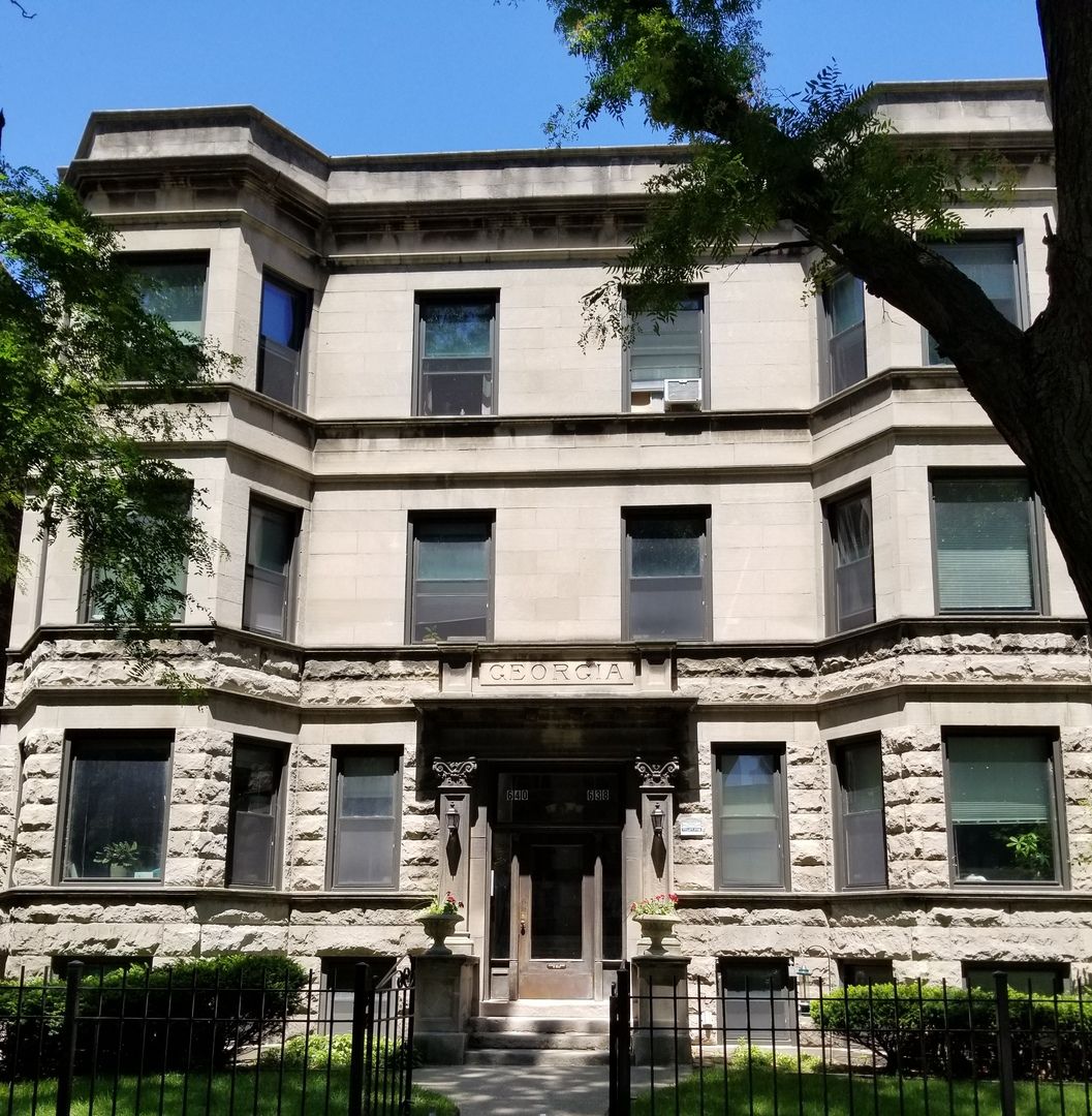 638 GRACE Street, Chicago, IL 60613